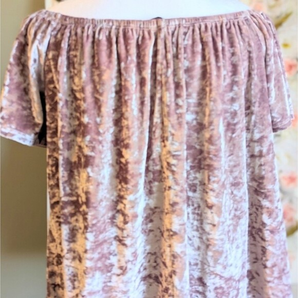 Acemi Crushed Velvet Off-The-Shoulder Loose Fit Pink Blouse Size Medium - Picture 3 of 6